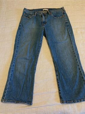 Levi's Women's Cropped Wide-Leg Jeans in Mid Blue